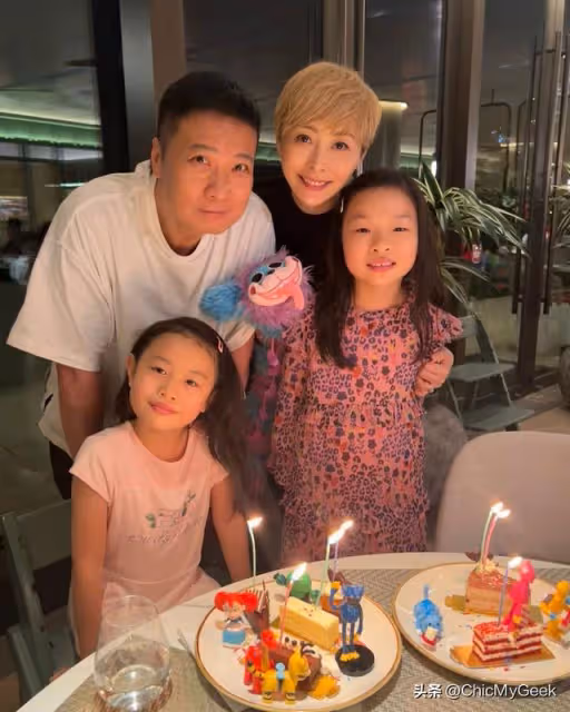 佘詩曼和七魔女姐妹團游泰國,49歲大秀素顏泳照!