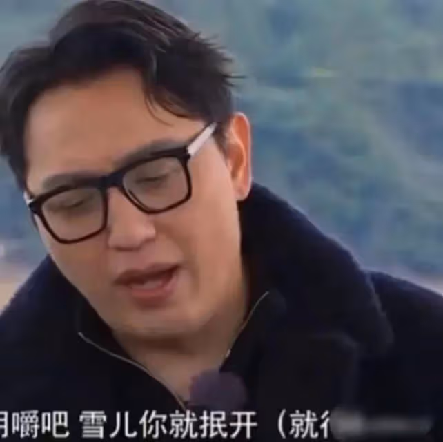 羅雲熙認錯車說車主拽,粉絲網暴素人,「208」哪來的優越感?
