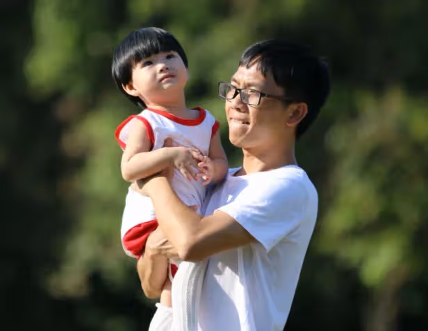 前妻再婚我帶兒子參加！剛到現場「兒子尖叫一聲」　我抬頭看清「新郎面目」後失控砸了婚禮