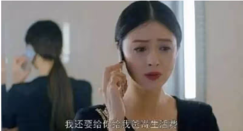 姐姐養老10年，得知父母要把兩套房子都給了弟弟， 第二天，姐姐把父母送弟弟家，交代弟弟：輪到你養老了 。然後頭也不回的走了