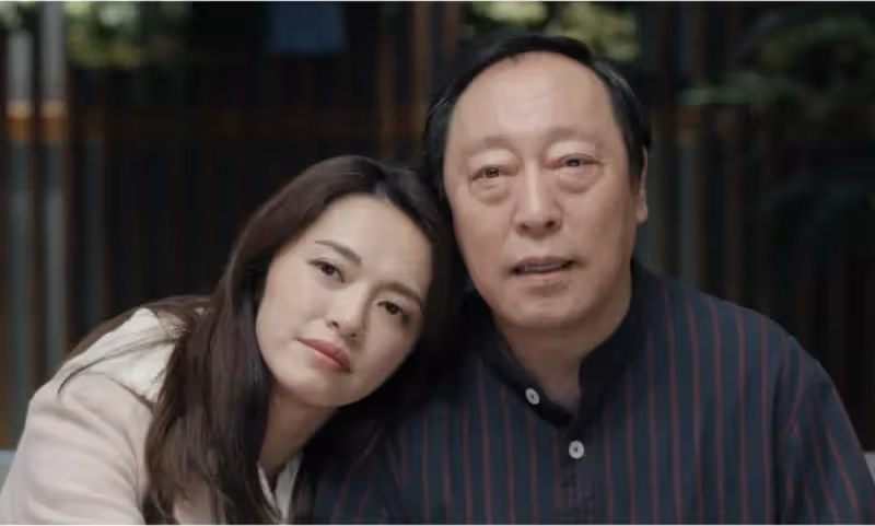 姐姐養老10年，得知父母要把兩套房子都給了弟弟， 第二天，姐姐把父母送弟弟家，交代弟弟：輪到你養老了 。然後頭也不回的走了