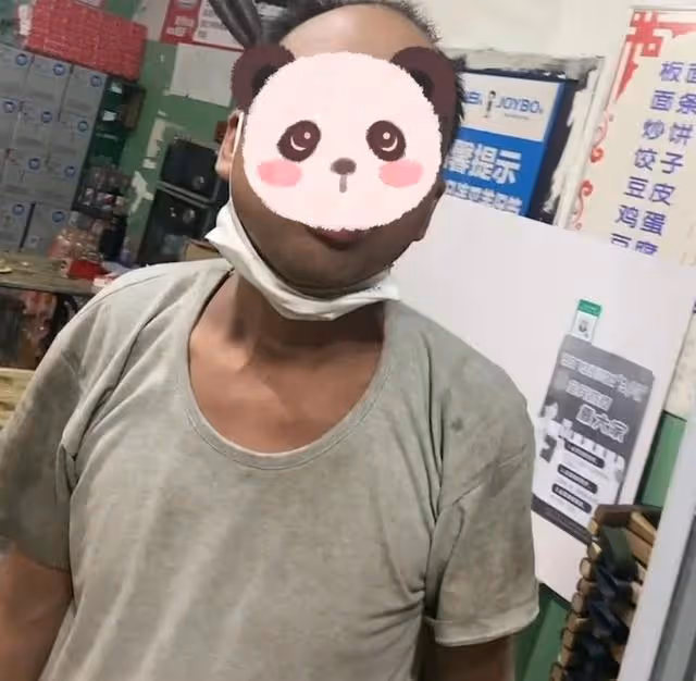 男子去飯館點了酒和菜,吃完後說沒錢結帳,老闆一番話盡顯格局