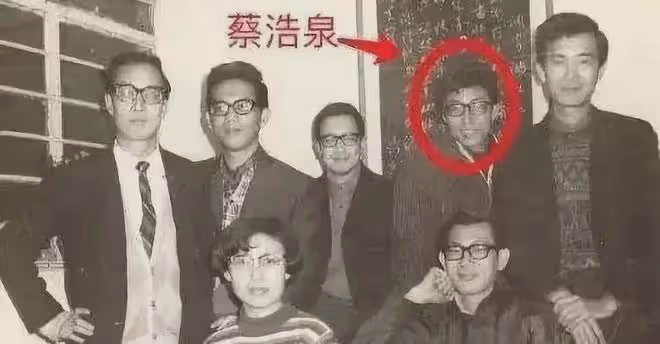 《玫瑰的故事》作者19歲離婚,搶閨蜜男朋友,比小說精彩100倍