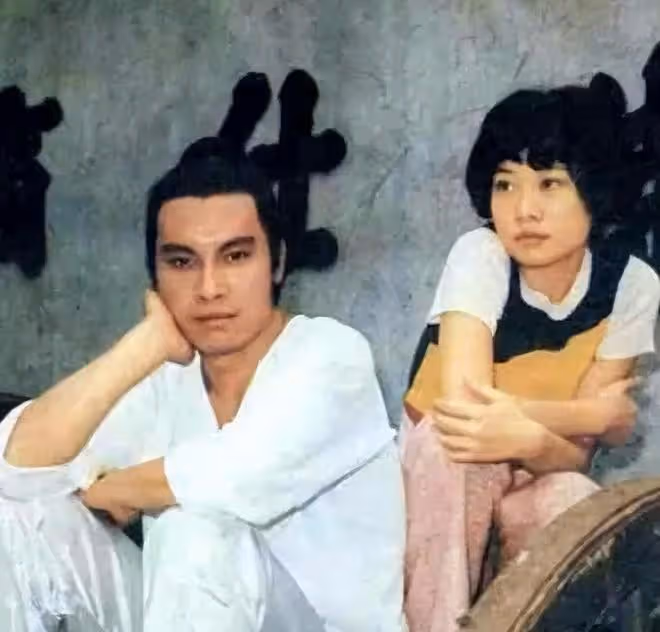 《玫瑰的故事》作者19歲離婚,搶閨蜜男朋友,比小說精彩100倍