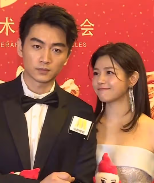 陳妍希陳曉過往被扒,採訪時陳曉表情冷淡,陳妍希秀恩愛前後矛盾