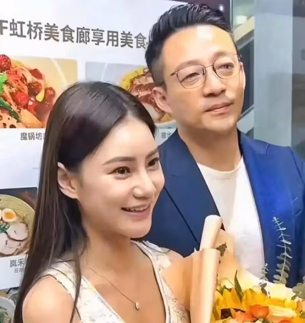 中S去麻六記開業現場蹭流量,被趕走情緒低落,張蘭讓她別添堵