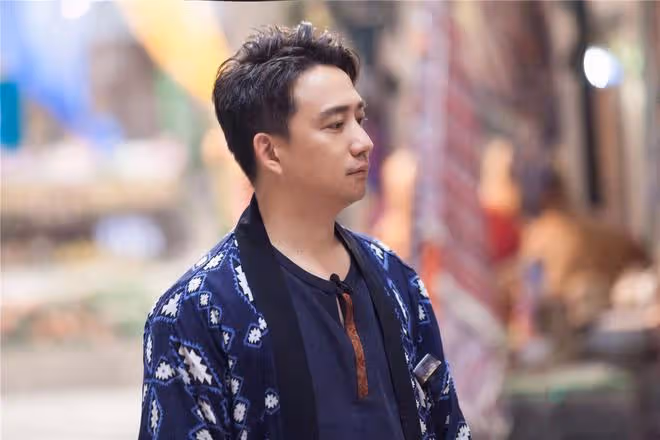 黃磊瘦身驚艷亮相,52歲型男回春,非洲錄節目狀態極佳