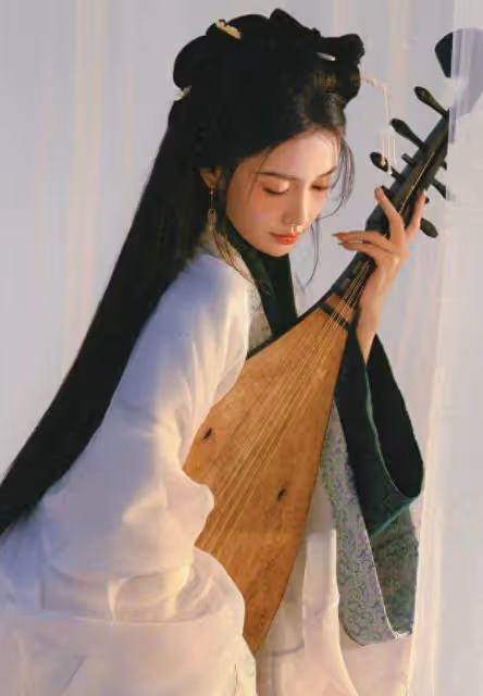 夢回《風起隴西》!楊穎穿戰國袍懷抱琵琶古韻出塵