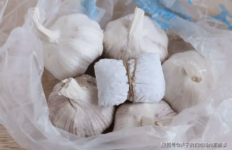 原來保存大蒜這麼簡單，不發芽不幹癟，放三個月不壞，方法真實用