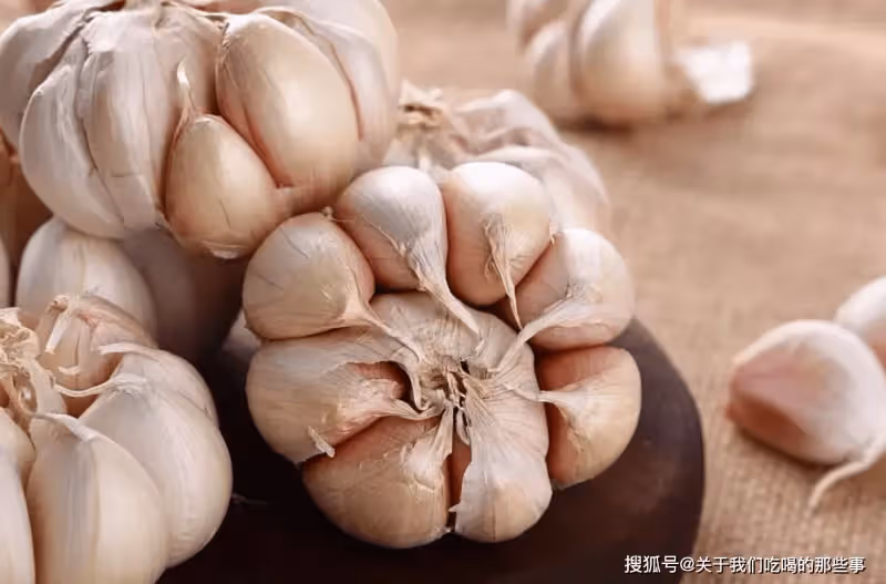 原來保存大蒜這麼簡單,不發芽不幹癟,放三個月不壞,方法真實用
