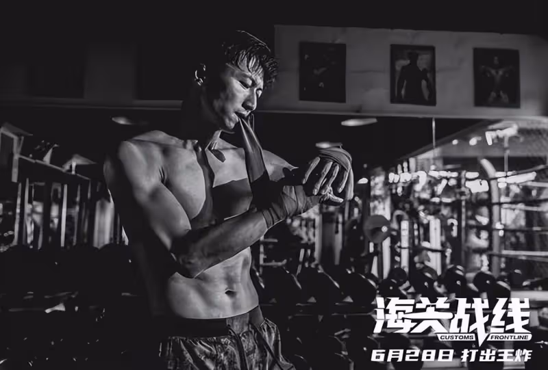 謝霆鋒為新片提前訓練，露八塊腹肌荷爾蒙氣息爆棚