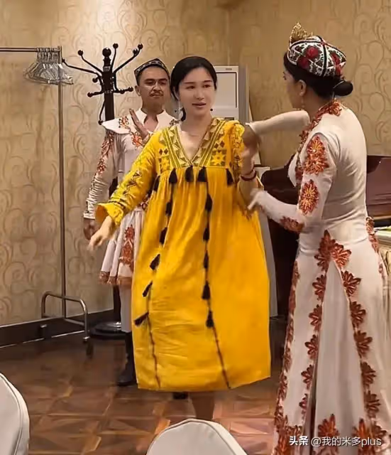 張紀中老婆凌晨3點想吃羊肉串,全家摸黑飛新疆,把杜星霖寵上天