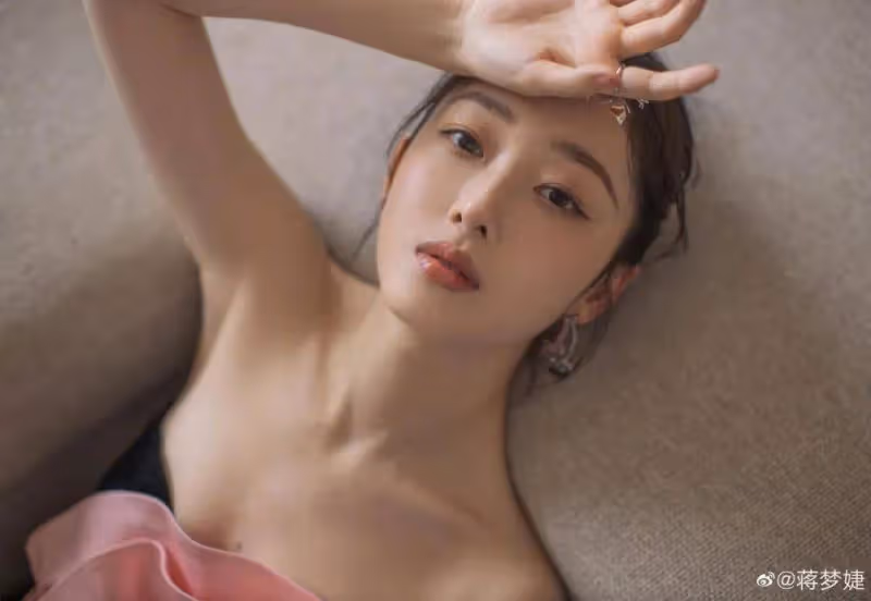 鞠婧禕回應跟絲芭傳媒不續約!她膚白貌美單飛能更火嗎?