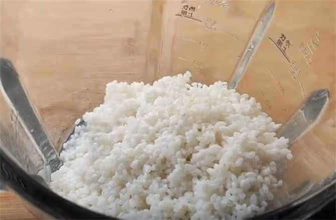 在大米里加半個南瓜,簡單一做,不用一滴油,一頓20個不夠吃