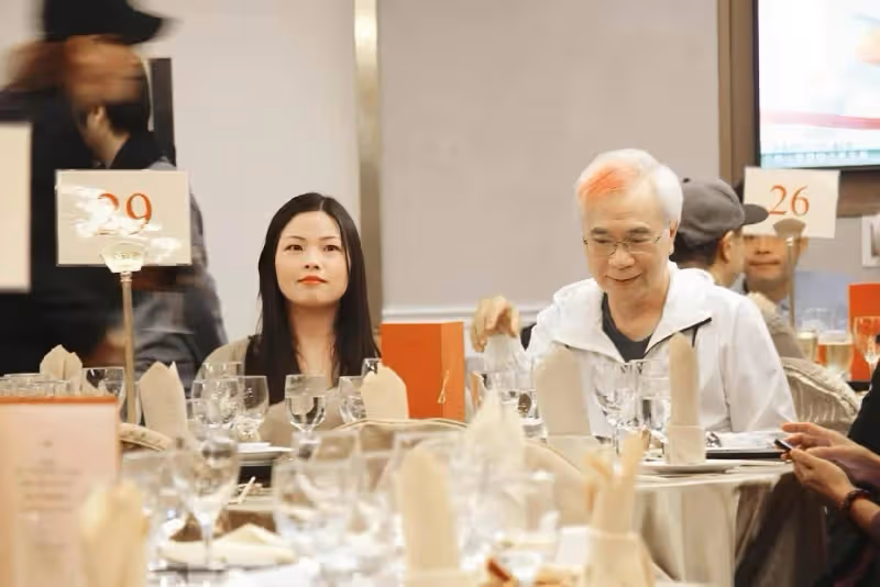 突發!TVB老戲骨李龍基法庭上崩潰大哭,未婚妻涉五罪入獄25個月