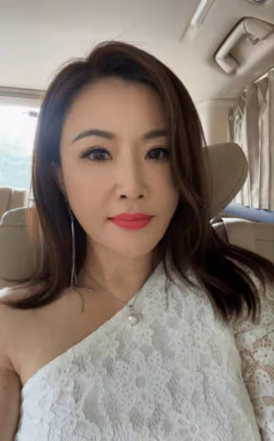 單身港星自爆上台跌倒,曾感被羞辱︰好多人摸過自己身體