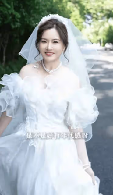 單身港星自爆上台跌倒,曾感被羞辱︰好多人摸過自己身體