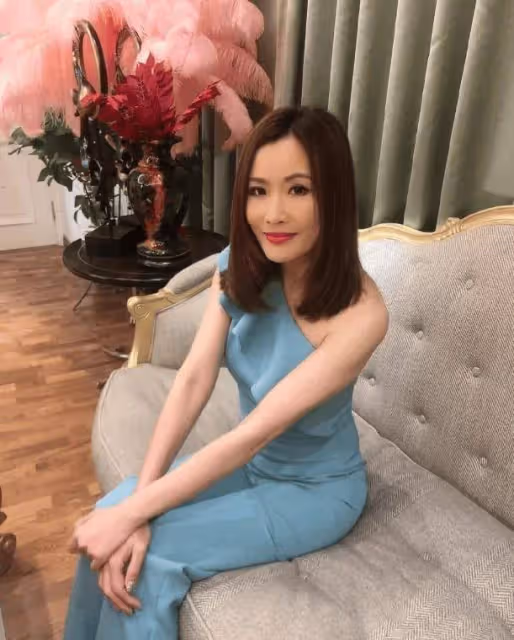 單身港星自爆上台跌倒，曾感被羞辱︰好多人摸過自己身體