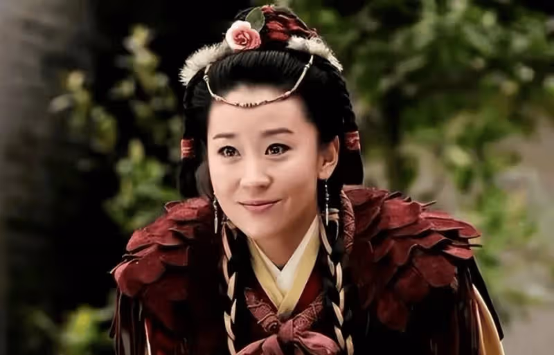 她是國家一級演員,和羅晉分手後嫁給大19歲的富豪,結婚12年零緋聞