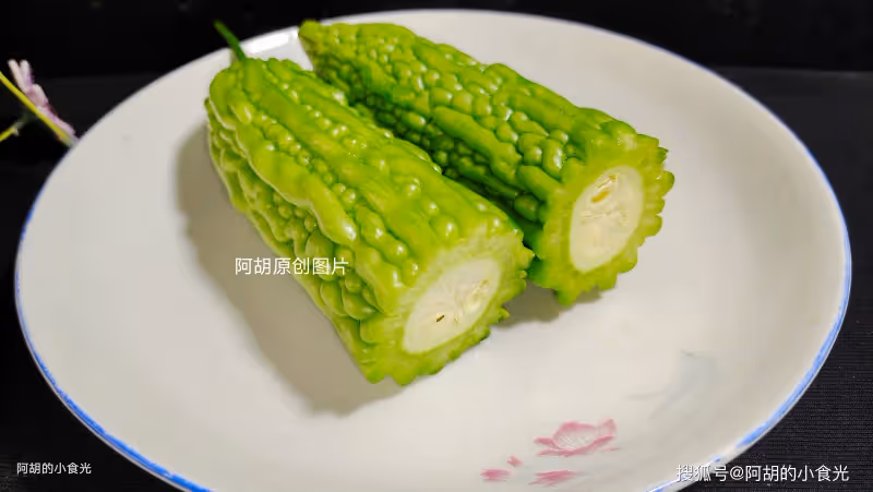 豆腐和它天生一對，懂得吃的人不多！煮出消暑羹一碗，滑嫩不膩、一口極致鮮美