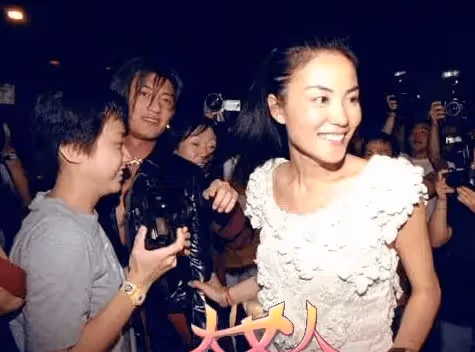 張柏芝脫口而出的一句話，讓謝霆鋒無比感激，謝賢也感謝張柏芝