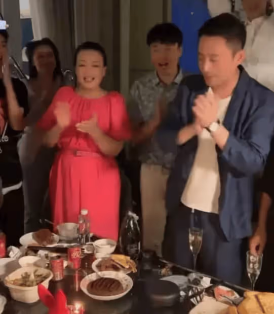 氣死大S!汪小菲高調曬北京四合院,與張蘭一起在四合院宴請麻六記員工