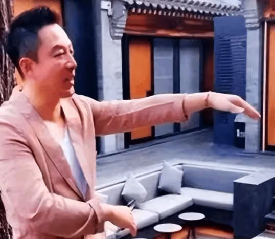 氣死大S!汪小菲高調曬北京四合院,與張蘭一起在四合院宴請麻六記員工