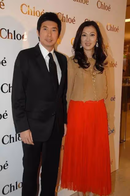 TVB小花被爆與港姐前夫秘戀,多次出入男方豪宅,男方正打離婚官司