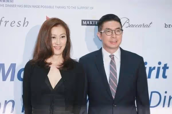 TVB小花被爆與港姐前夫秘戀,多次出入男方豪宅,男方正打離婚官司