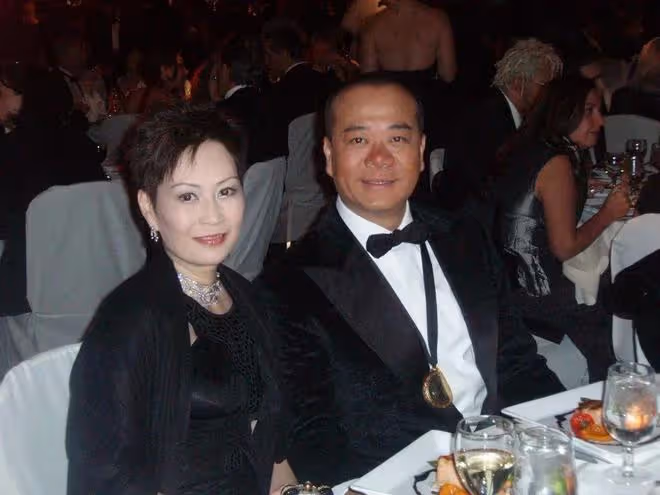 官宣!TVB人氣視帝宣布簽約新公司,與百億太太結婚28年不生小孩