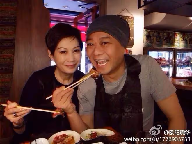 官宣!TVB人氣視帝宣布簽約新公司,與百億太太結婚28年不生小孩