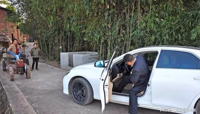 回鄉參加侄子的婚禮，只因為我開了一輛舊車，堂哥竟然沒讓我上桌