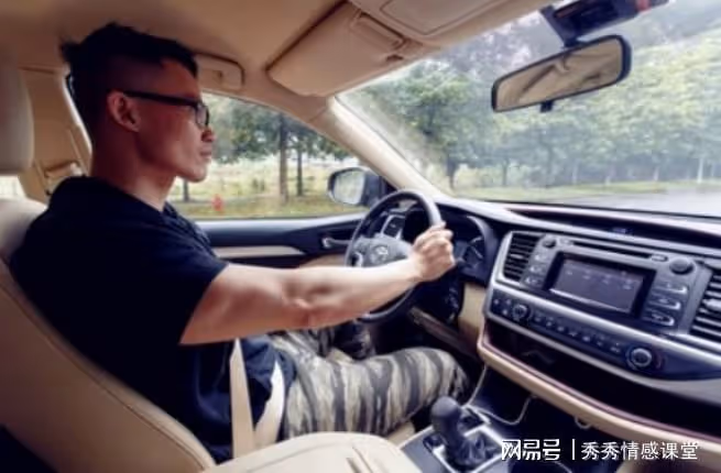 回鄉參加侄子的婚禮,只因為我開了一輛舊車,堂哥竟然沒讓我上桌