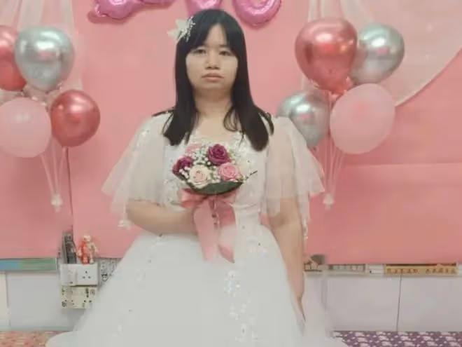 前亞視一姐穿婚紗慶生！靠賣丑成頂流！與美女經理人鬧翻人氣下滑