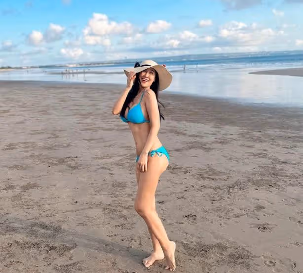 前亞視一姐穿婚紗慶生！靠賣丑成頂流！與美女經理人鬧翻人氣下滑