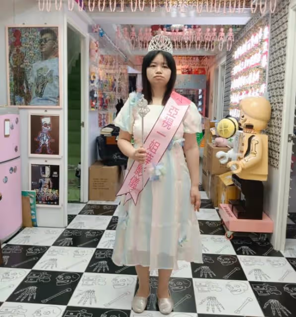 前亞視一姐穿婚紗慶生！靠賣丑成頂流！與美女經理人鬧翻人氣下滑