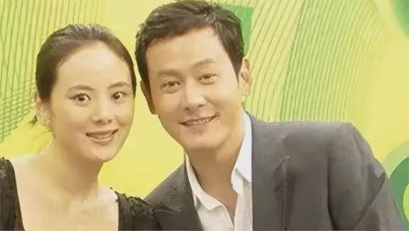 她為愛退圈做家庭婦女,卻難逃七年之癢離婚,45歲為兒子仍單身
