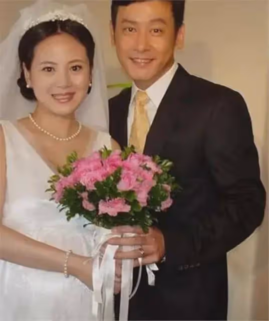 她為愛退圈做家庭婦女,卻難逃七年之癢離婚,45歲為兒子仍單身