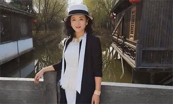 她為愛退圈做家庭婦女,卻難逃七年之癢離婚,45歲為兒子仍單身