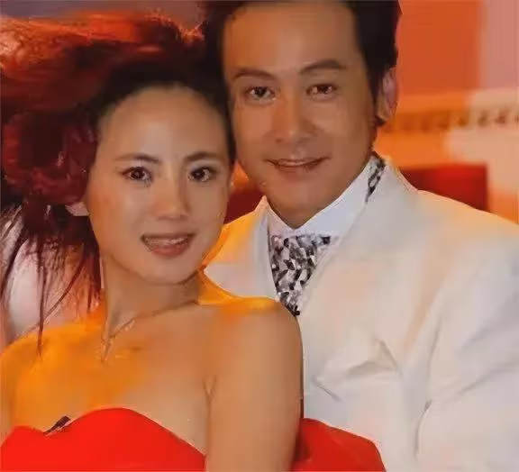 她為愛退圈做家庭婦女,卻難逃七年之癢離婚,45歲為兒子仍單身
