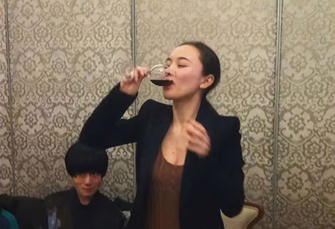 娛樂圈嗜酒如命的10位女明星, 一個比一個能喝,看看都是誰 ?