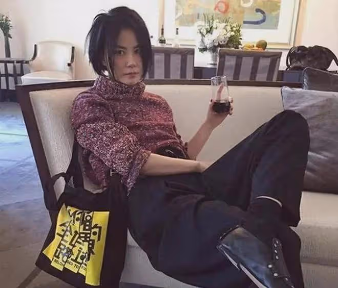 娛樂圈嗜酒如命的10位女明星, 一個比一個能喝,看看都是誰 ?