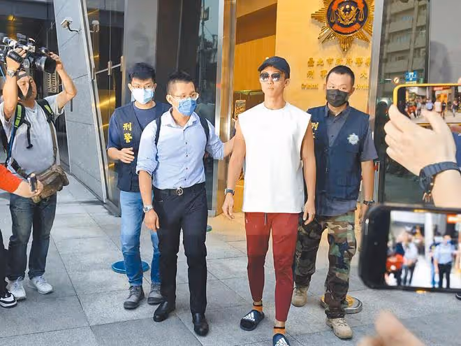 孫安佐交30萬被釋放,孫鵬撒錢救兒,狄鶯嘲笑兒子需要保護