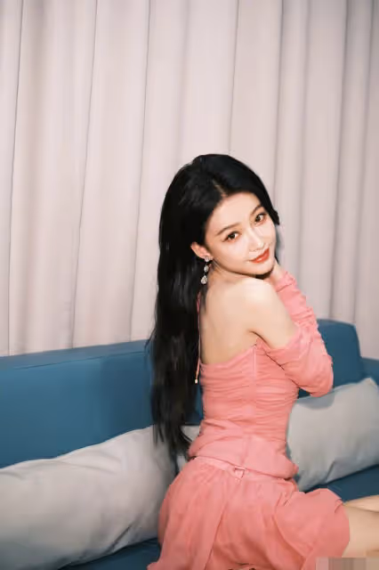 董子健陪女兒在街邊跳舞被偶遇,6歲大福長得像爸爸,氣質隨孫怡