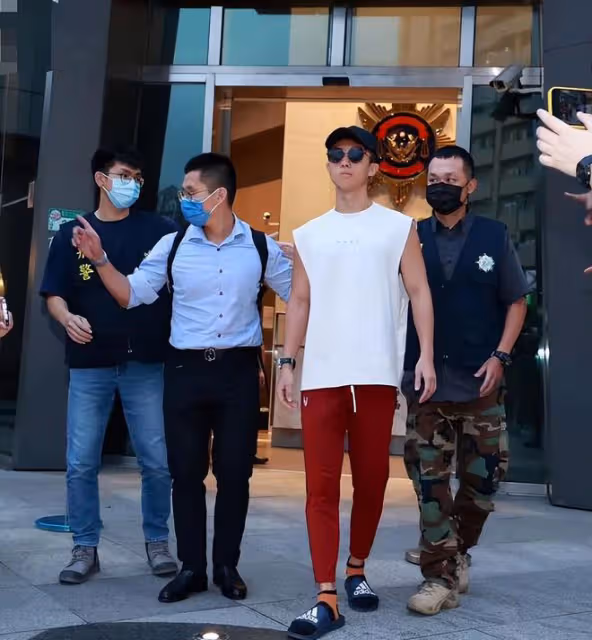 孫安佐交30萬被釋放,孫鵬高調撒錢救兒,狄鶯嘲笑兒子需要保護!
