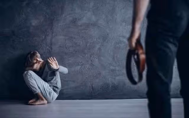 回顧:19年一位重男輕女的父親家暴10多年,中考前殺害15歲女兒