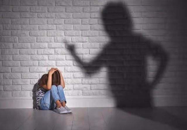 回顧:19年一位重男輕女的父親家暴10多年,中考前殺害15歲女兒