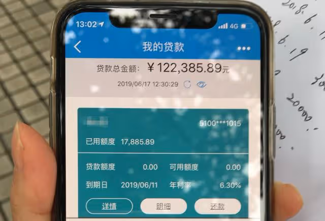 回顧:28歲女孩欠了40萬,母親得知後拿出領養證稱你不是我親生的
