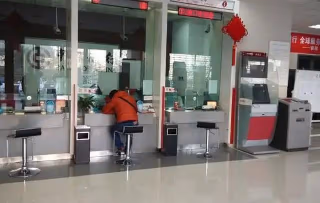 回顧:28歲女孩欠了40萬,母親得知後拿出領養證稱你不是我親生的