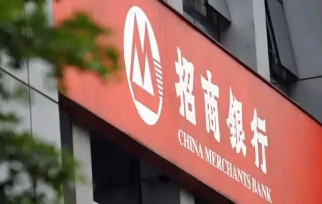 回顧：28歲女孩欠了40萬，母親得知後拿出領養證稱你不是我親生的